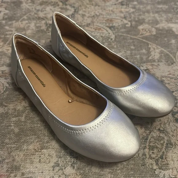 Amazon Essentials Belice Metallic Silver Ballet Flat - Picture 2 of 7